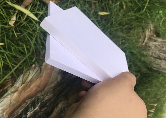 Άσπρο χρώμα 0.5g πινάκων αφρού PVC Sintra επίδειξης επιλογών/πυκνότητα Cm3 1.22m * 2.44m